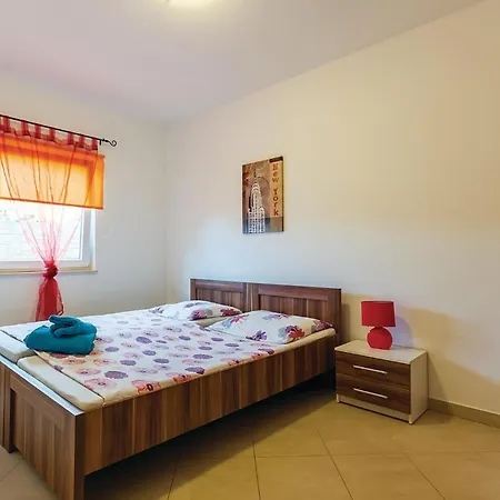 Hébergement de vacances Three-bedroom In Galižana