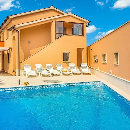 Holiday home 3 Bedroom Cozy In
