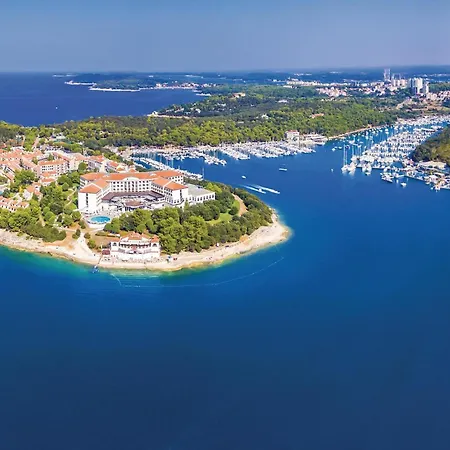 بيت للعطل Three-bedroom In