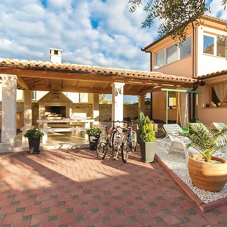 Three-bedroom In بيت للعطل Galižana