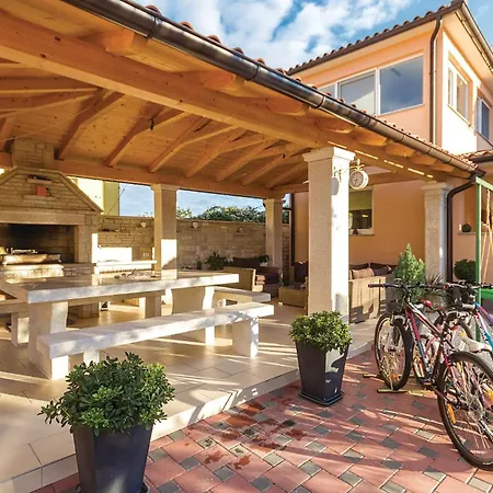 3 Bedroom Cozy In Holiday home